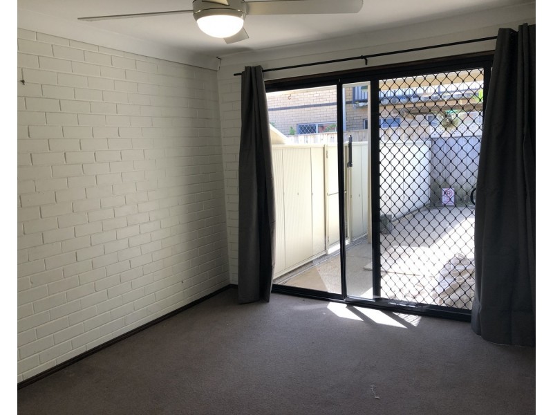 2/35 Middle Street, Labrador QLD 4215