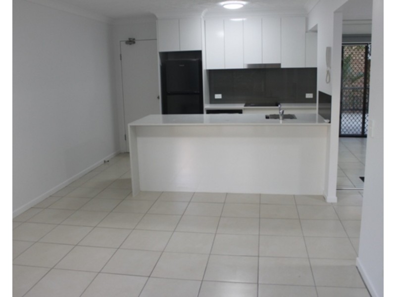 3/27 Chester Terrace, Southport QLD 4215