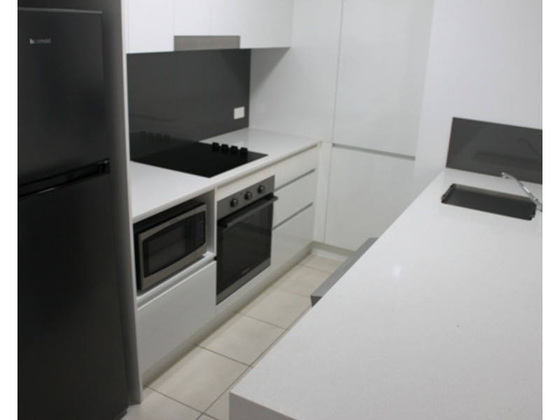 3/27 Chester Terrace, Southport QLD 4215