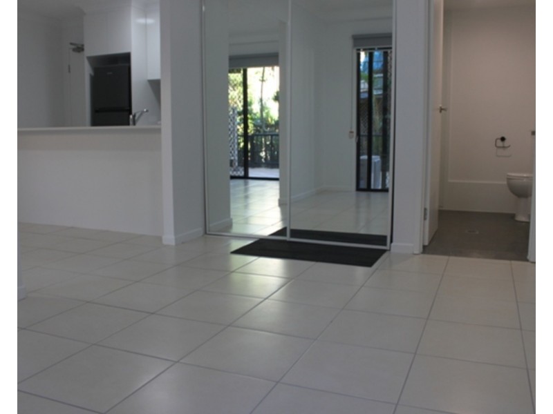 3/27 Chester Terrace, Southport QLD 4215