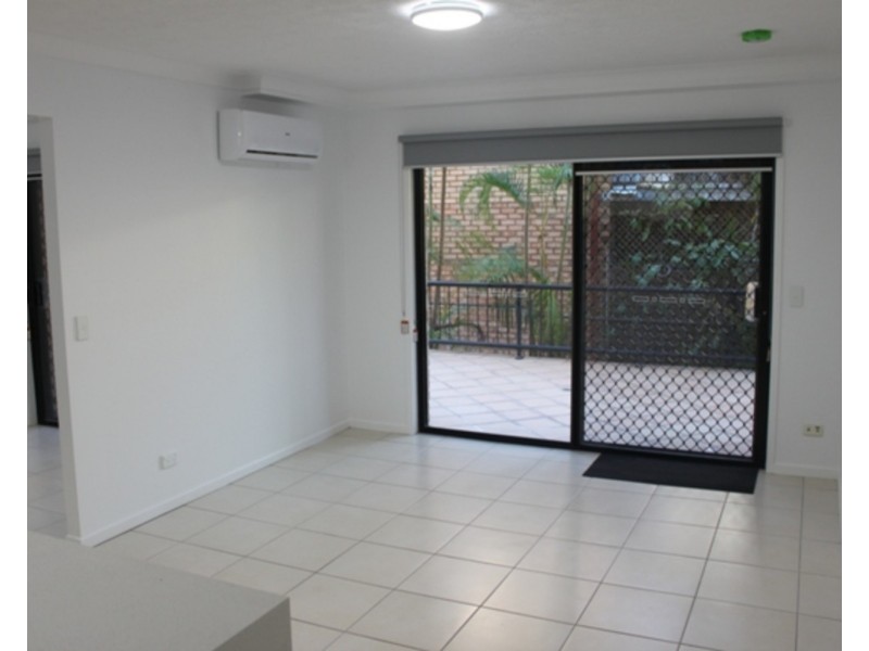 3/27 Chester Terrace, Southport QLD 4215