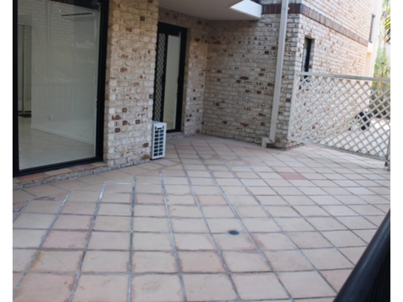 3/27 Chester Terrace, Southport QLD 4215