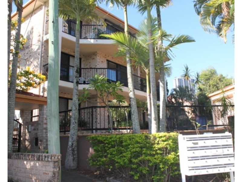 3/27 Chester Terrace, Southport QLD 4215
