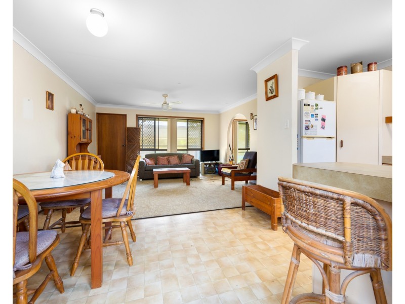 2/7 Burwood Court, Labrador QLD 4215