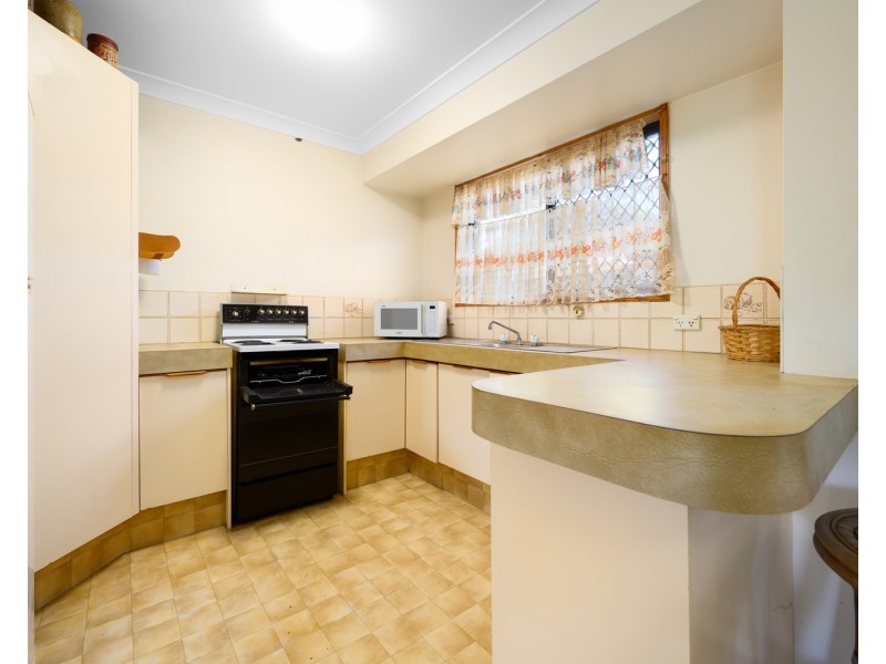 2/7 Burwood Court, Labrador QLD 4215