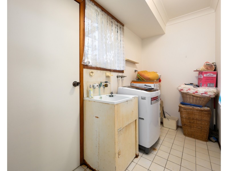 2/7 Burwood Court, Labrador QLD 4215