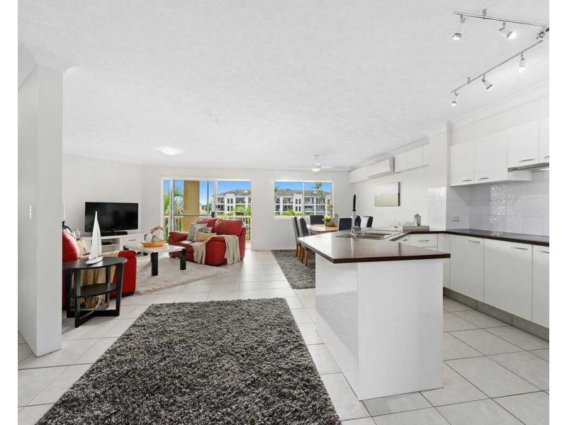 10/20 Canal Avenue, Runaway Bay QLD 4216