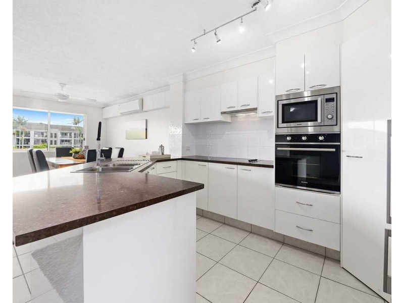 10/20 Canal Avenue, Runaway Bay QLD 4216