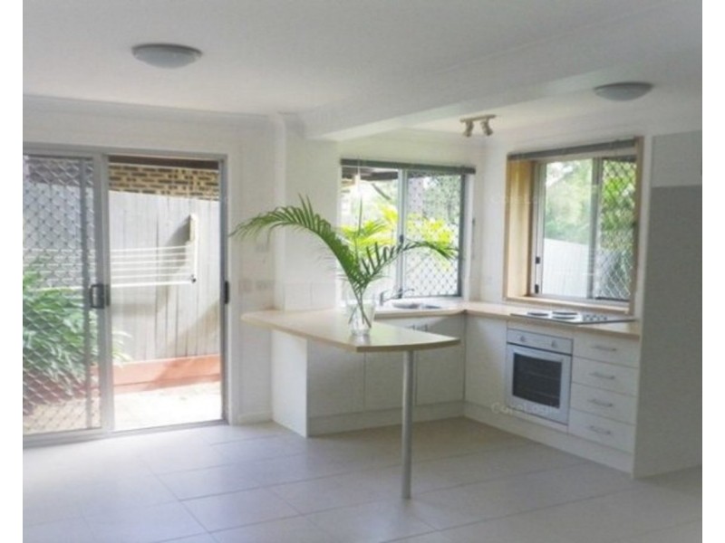 22a Warana Avenue, Southport QLD 4215