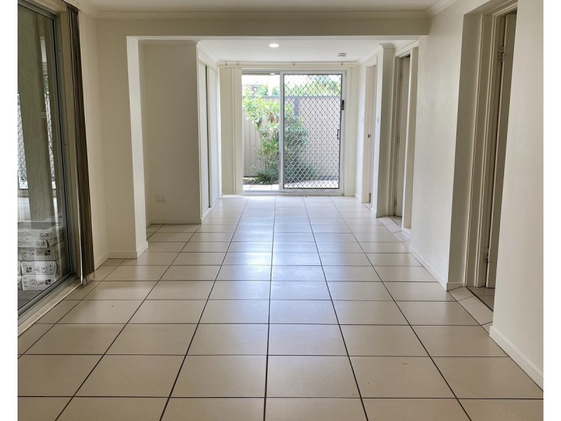 12 Rathbone Place, Labrador QLD 4215