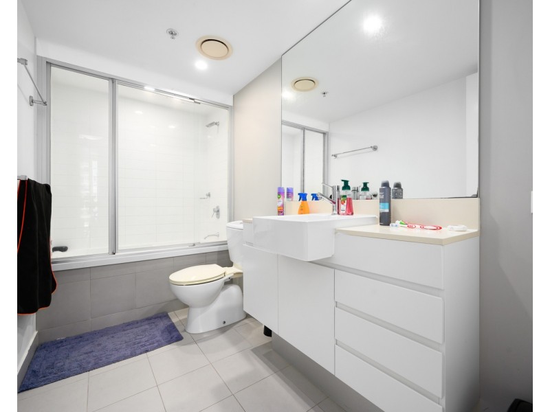 22702/5 Lawson Street, Southport QLD 4215