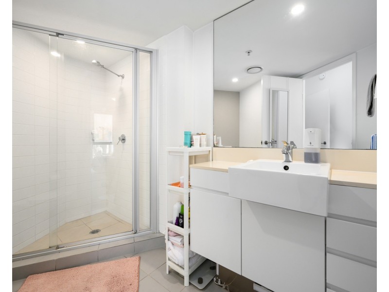 22702/5 Lawson Street, Southport QLD 4215