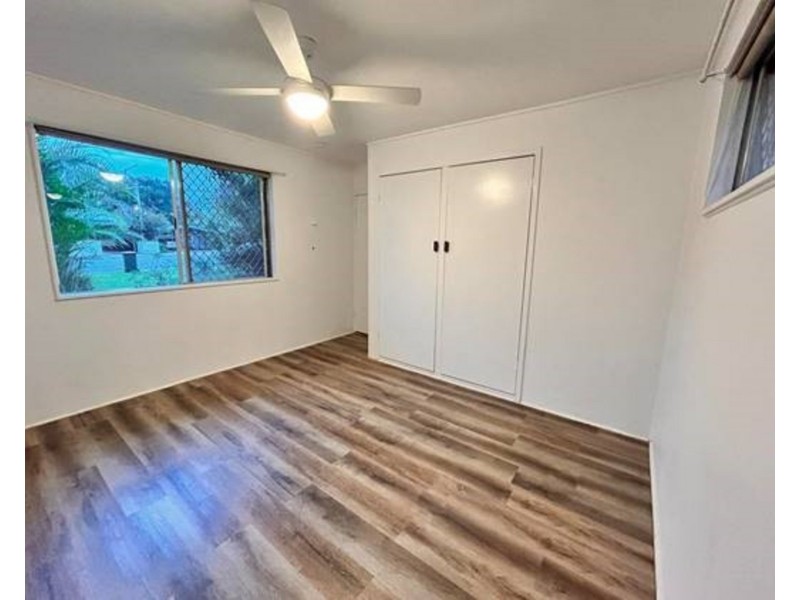 4 Harris Labrador Street, Labrador QLD 4215