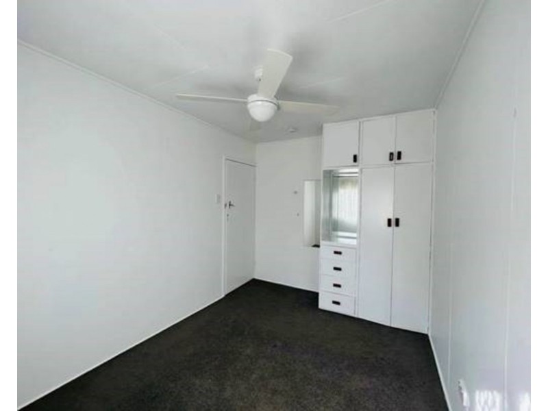 4 Harris Labrador Street, Labrador QLD 4215