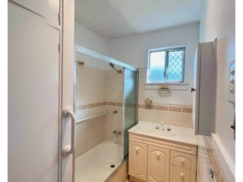 4 Harris Labrador Street, Labrador QLD 4215