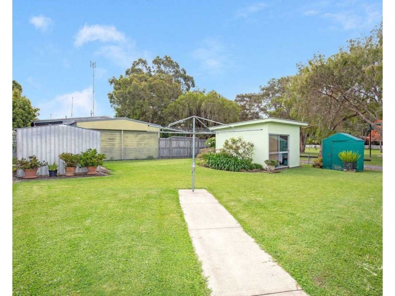 4 Harris Labrador Street, Labrador QLD 4215