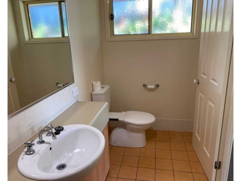 91 Crestwood Drive, Molendinar QLD 4214