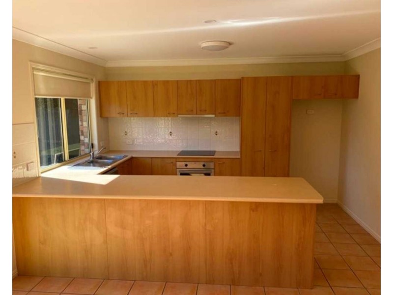 91 Crestwood Drive, Molendinar QLD 4214