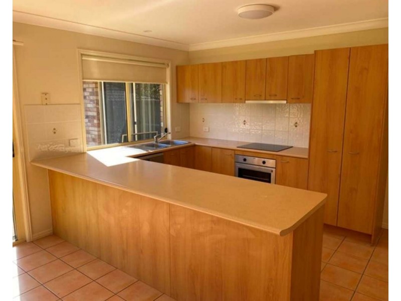 91 Crestwood Drive, Molendinar QLD 4214