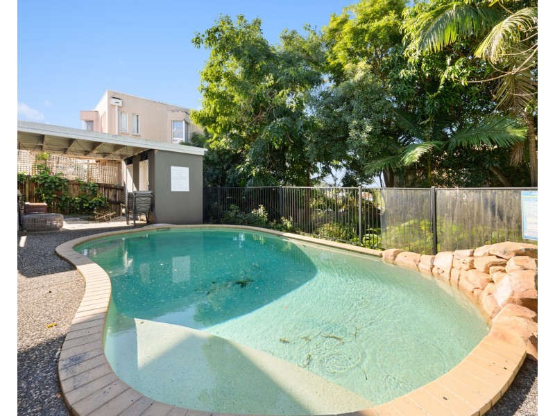 2/5 Ashbourne Terrace, Biggera Waters QLD 4216