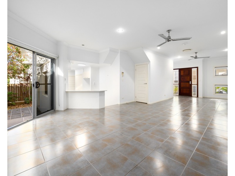 2/5 Ashbourne Terrace, Biggera Waters QLD 4216