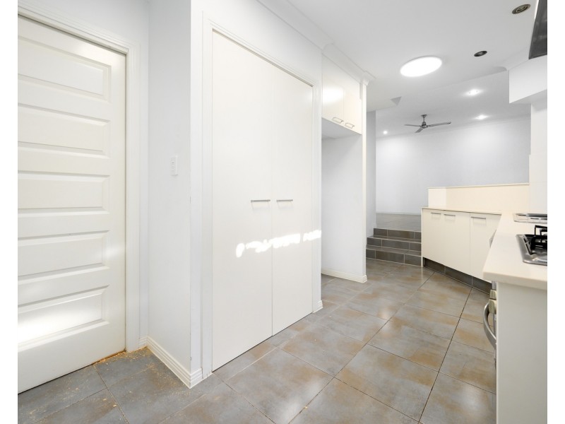 2/5 Ashbourne Terrace, Biggera Waters QLD 4216