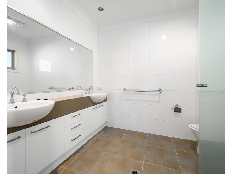 2/5 Ashbourne Terrace, Biggera Waters QLD 4216