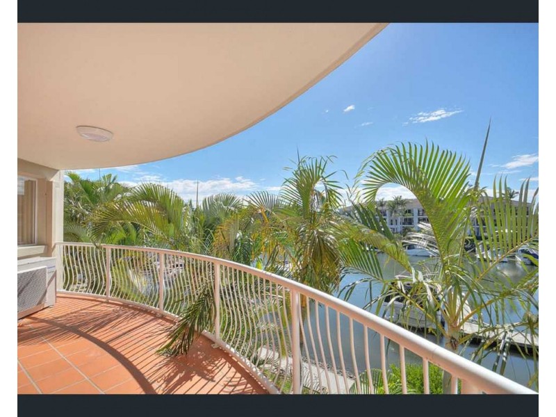 8/20 Canal Avenue, Runaway Bay QLD 4216