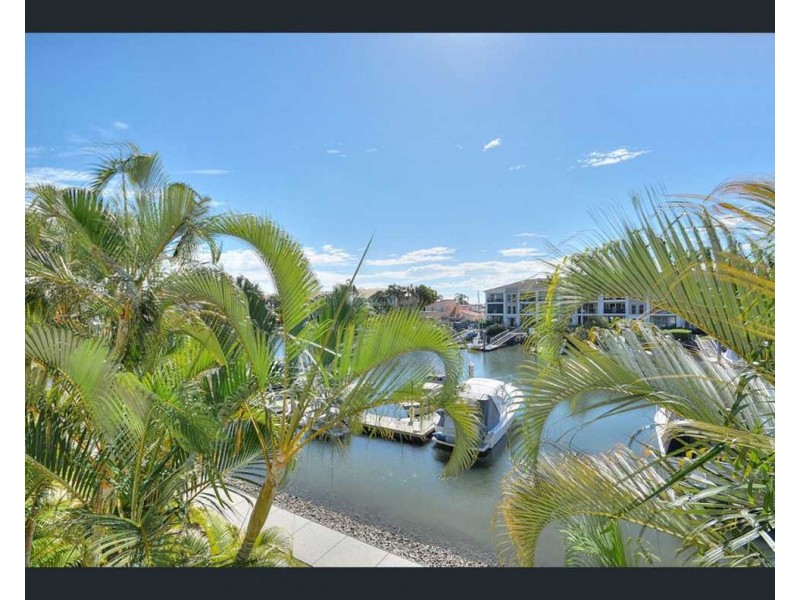 8/20 Canal Avenue, Runaway Bay QLD 4216