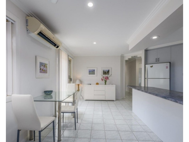 1/37 Brown Street, Labrador QLD 4215