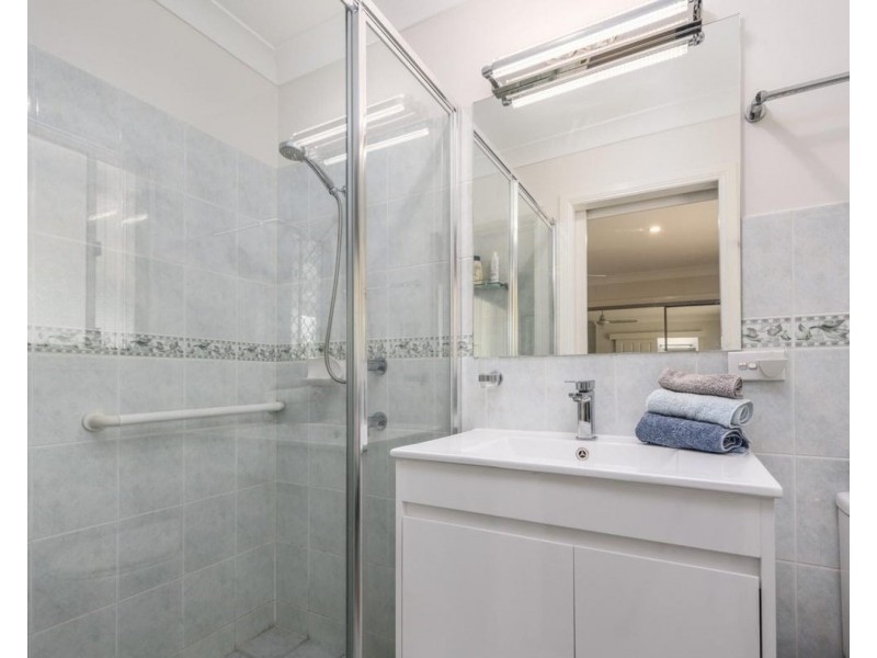 1/37 Brown Street, Labrador QLD 4215