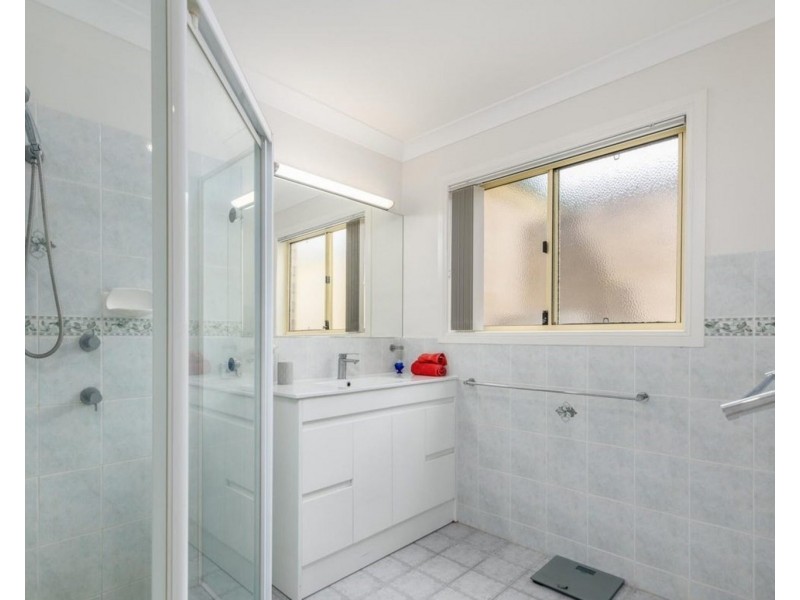 1/37 Brown Street, Labrador QLD 4215