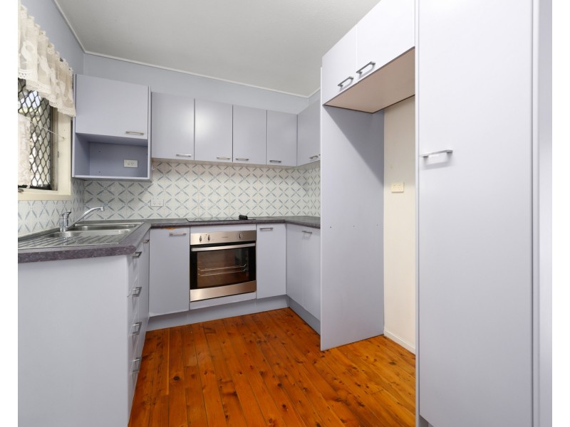 59 Ridgeway Avenue, Southport QLD 4215