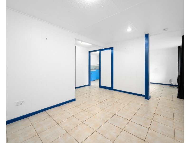 59 Ridgeway Avenue, Southport QLD 4215