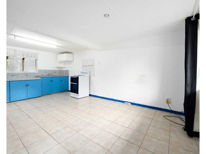 59 Ridgeway Avenue, Southport QLD 4215