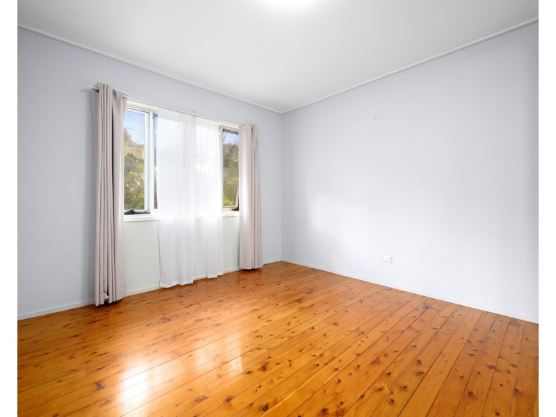 59 Ridgeway Avenue, Southport QLD 4215