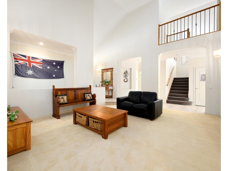 115 Arun Drive, Arundel QLD 4214