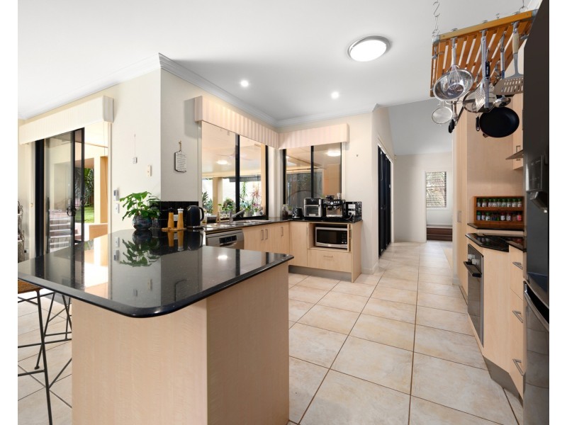 115 Arun Drive, Arundel QLD 4214