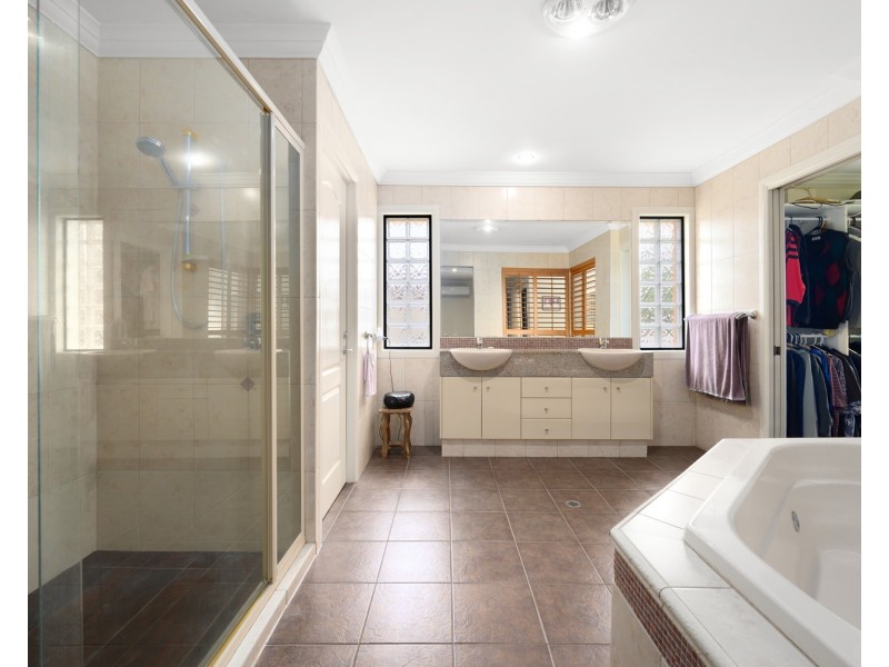 115 Arun Drive, Arundel QLD 4214