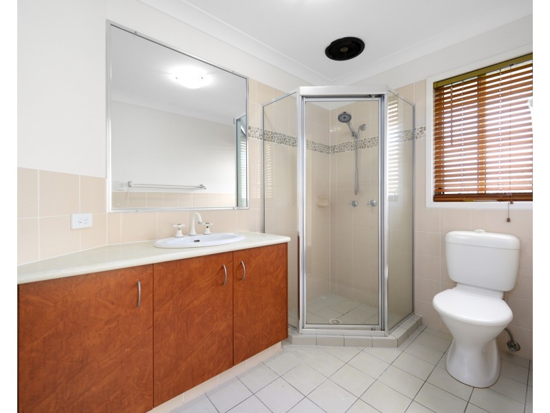 3 Golden Bear Drive, Arundel QLD 4214