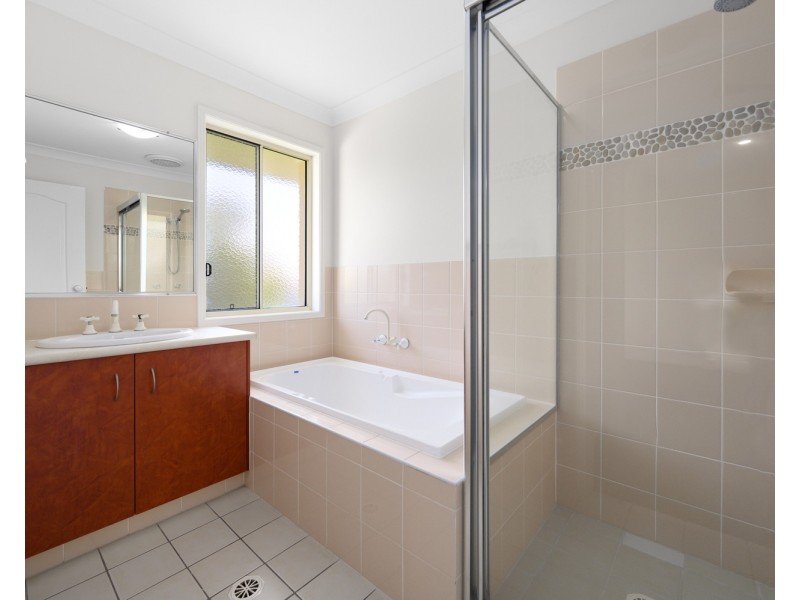 3 Golden Bear Drive, Arundel QLD 4214