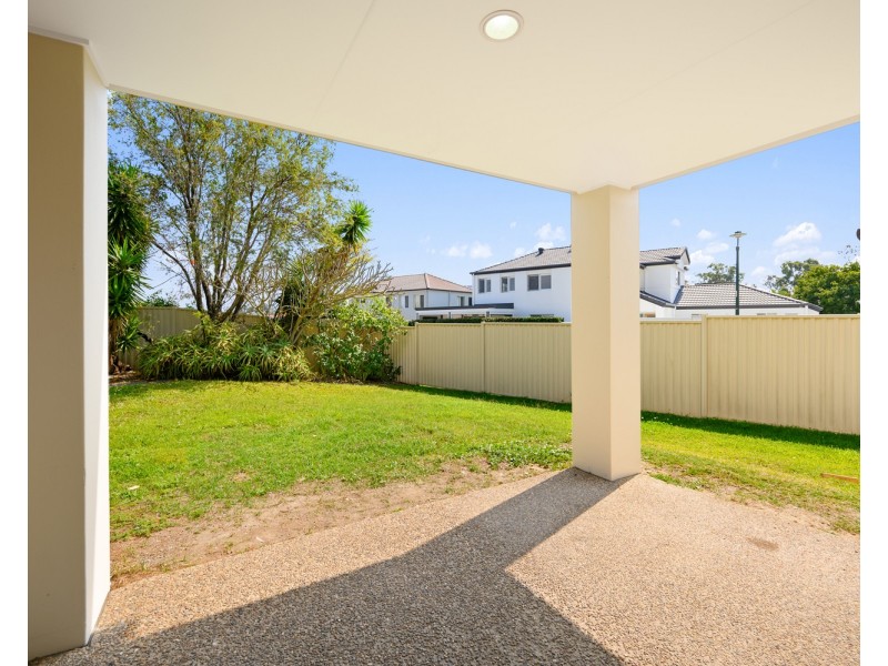 3 Golden Bear Drive, Arundel QLD 4214