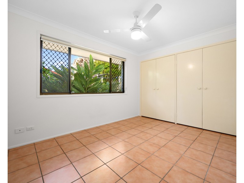 89 Wardoo Street, Southport QLD 4215