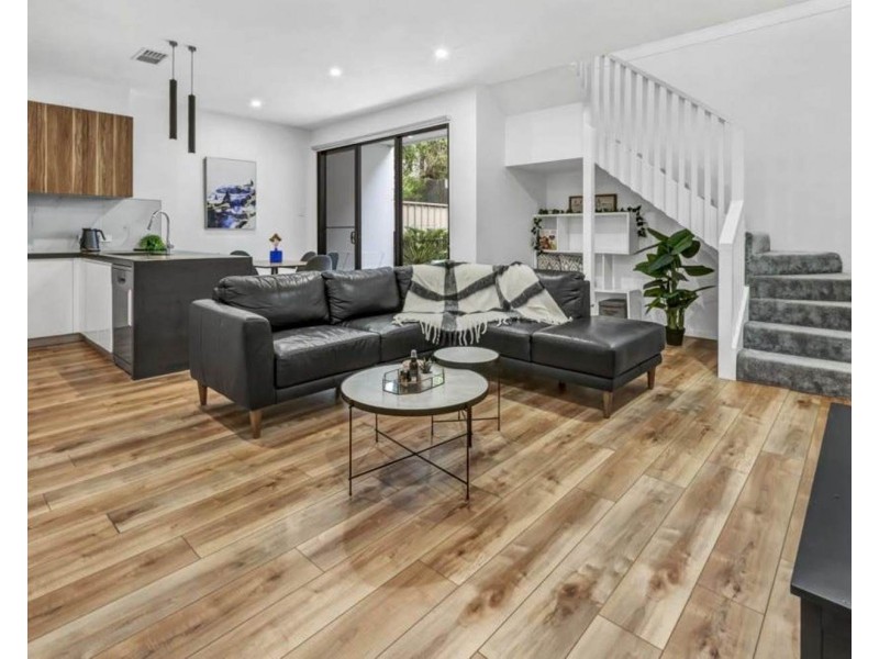 4/5 Enid Avenue, Southport QLD 4215