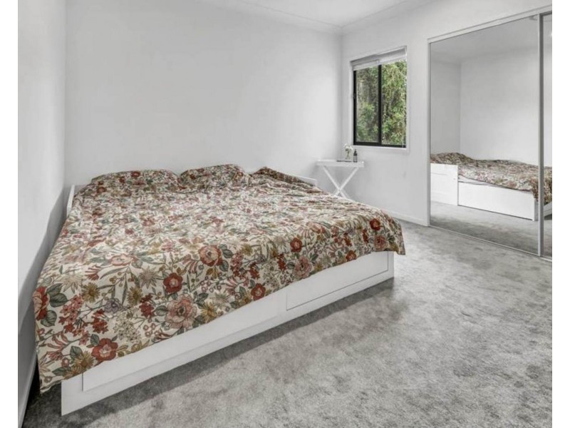 4/5 Enid Avenue, Southport QLD 4215