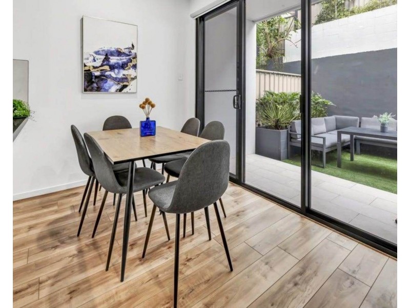 4/5 Enid Avenue, Southport QLD 4215