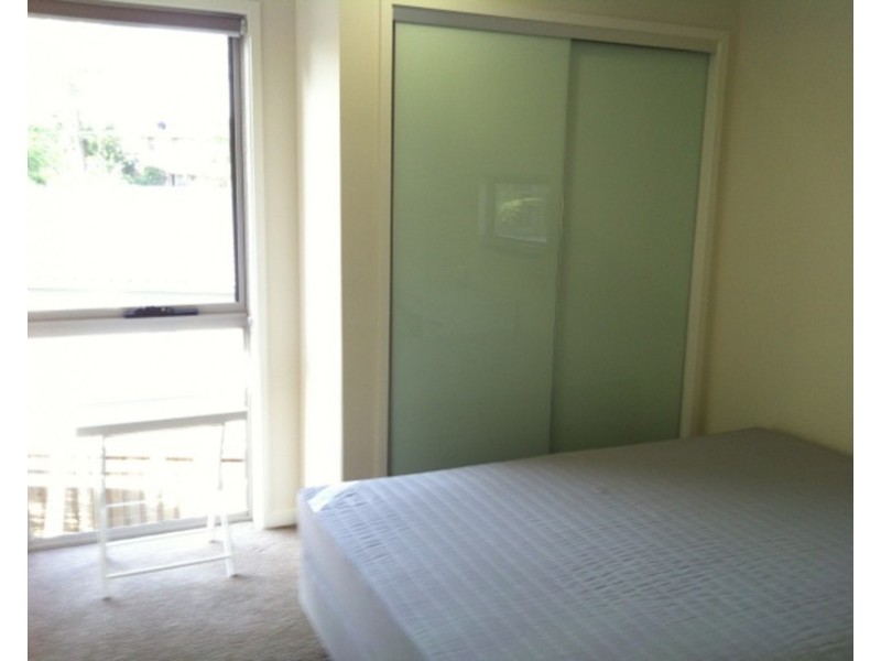 4/135 Falconer Street, Southport QLD 4215