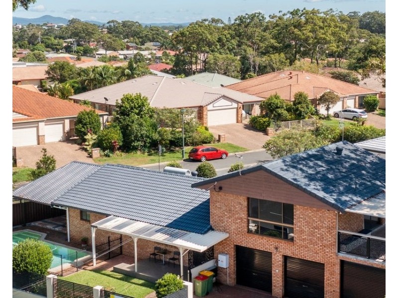 217 Government Road, Labrador QLD 4215