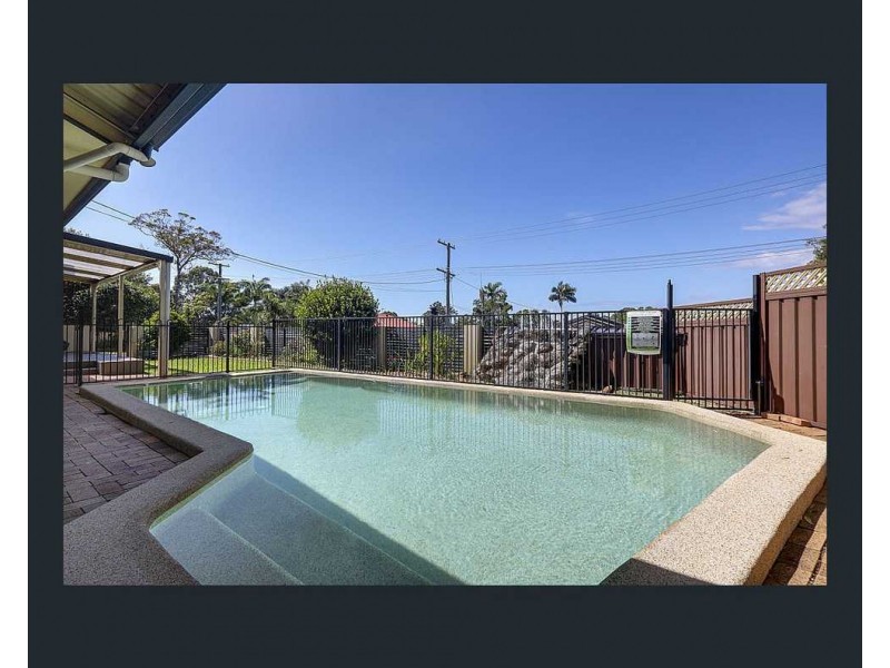 217 Government Road, Labrador QLD 4215