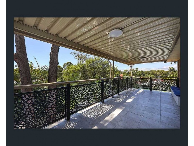 217 Government Road, Labrador QLD 4215